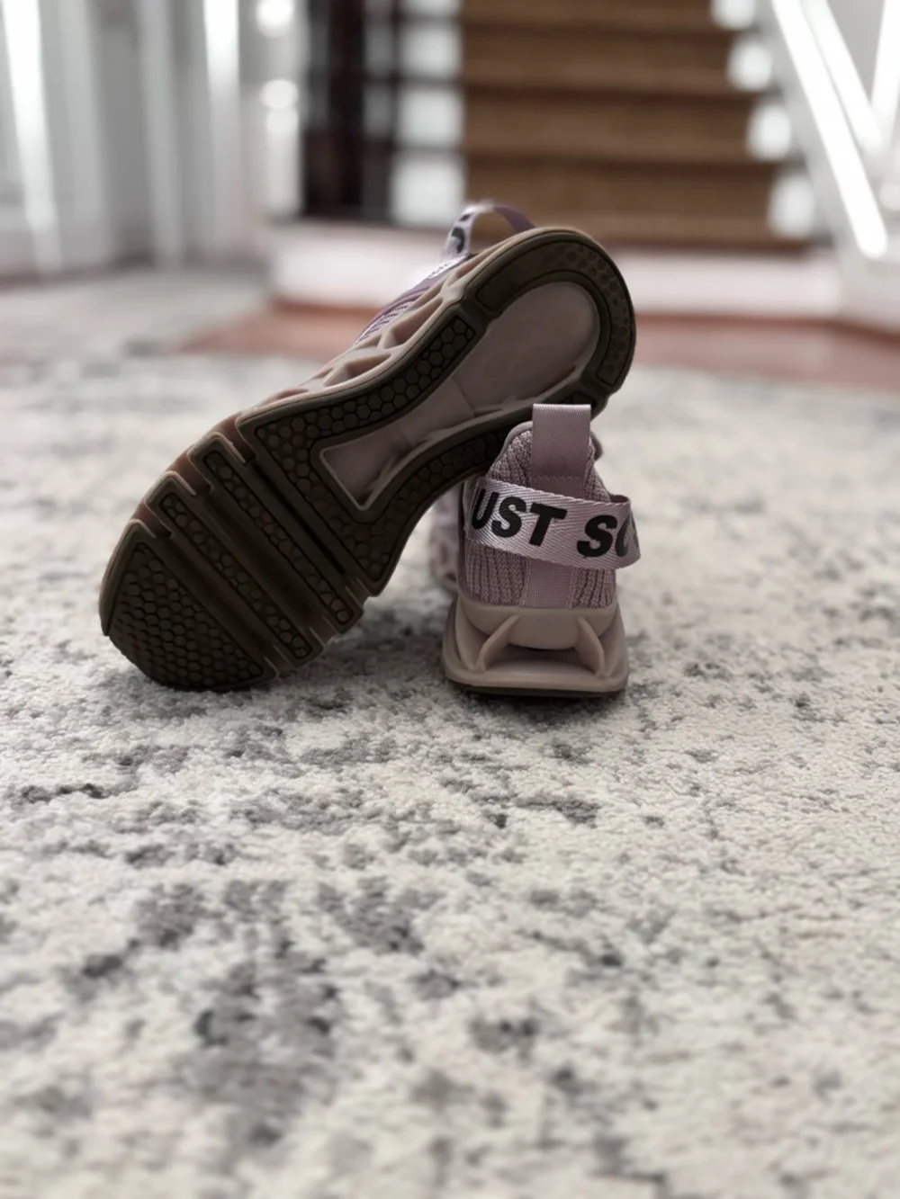 Women’s Athletic Sneakers in Lavender Size‎ 6